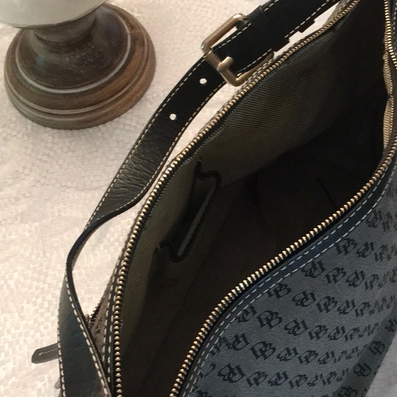 Dooney and Bourke pocketbook - Picture 4 of 6